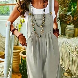 Jumpsuit Overalls in a creamy oatmeal